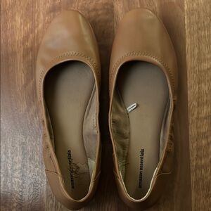 Amazon Essentials Tan Flats